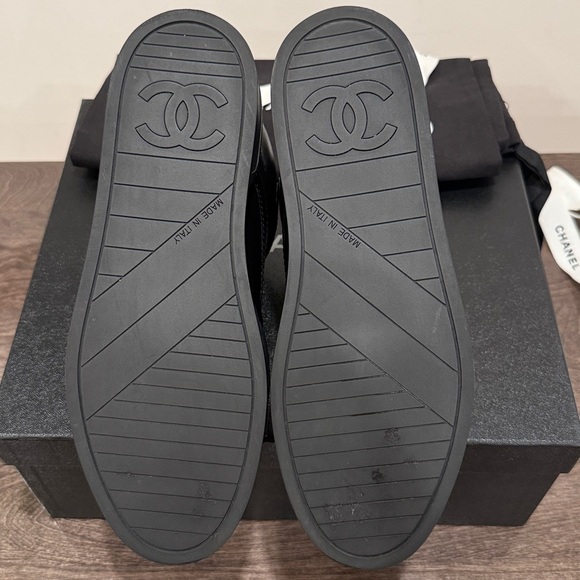 CHANEL Black Leather Sneakers. Authentic. Size 39 - Picture 10 of 16